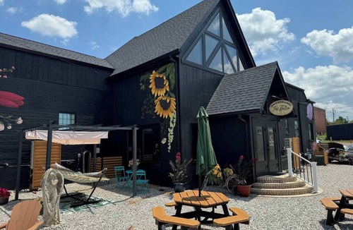 Perryville Apartment | The Atrium - A Boutique Hotel