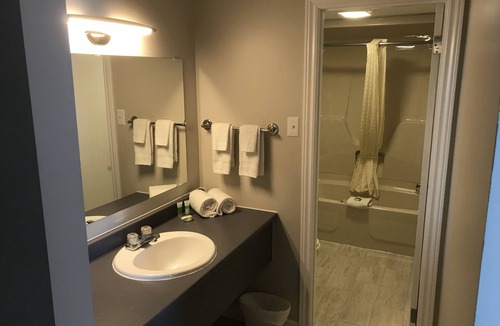 Dymond Hotel | The Auberge Inn