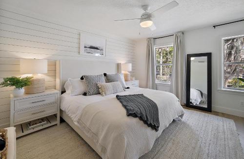 Mount Dora Villa | The Augustine - Steps to Downtown w King Bed