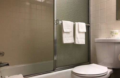 Bennington Hotel | The Autumn Inn