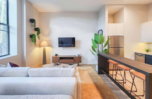 Wicker Park Apartment | The Avery – Boutique Bucktown/WP Studio by Transit