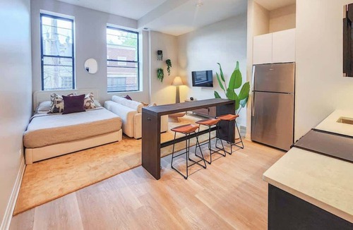 Wicker Park Apartment | The Avery – Boutique Bucktown/WP Studio by Transit