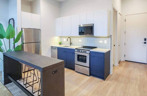 Wicker Park Apartment | The Avery – Boutique Bucktown/WP Studio by Transit