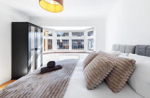 Harlington House | The Aviator By Allsquare Stays Heathrow M4 M25
