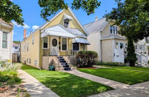 Irving Park East Apartment | The Avondale Attic