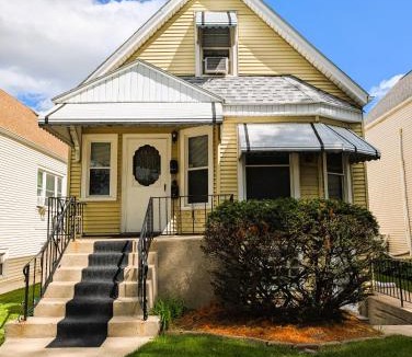 Irving Park East Apartment | The Avondale Attic