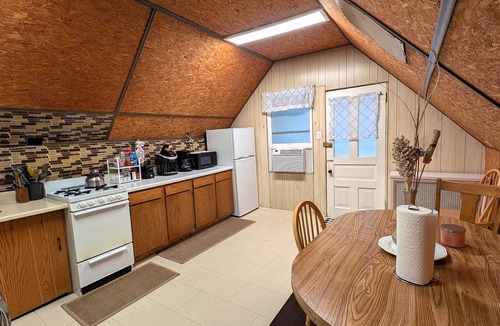 Irving Park East Apartment | The Avondale Attic