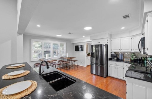 Rockwell House | The Breakaway on Lake Hamilton | Hot Tub, Kayaks!