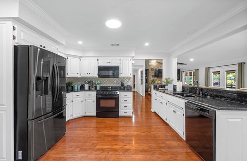 Rockwell House | The Breakaway on Lake Hamilton | Hot Tub, Kayaks!