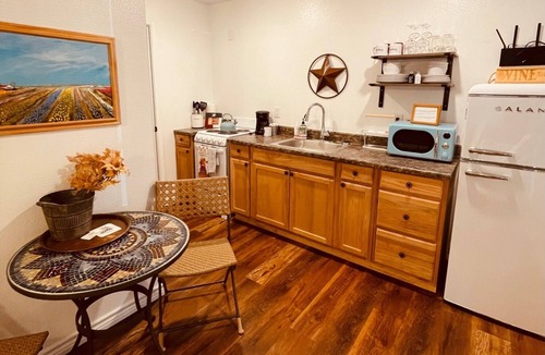 Fort Worth Cottage | The Baby Guest House at Eagle Mountain Lake