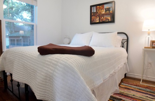 Fort Worth Cottage | The Baby Guest House at Eagle Mountain Lake