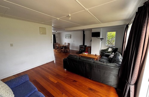 Opunake House | The Bach on Dorset 🌊