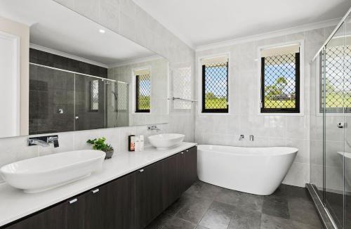 Jimboomba House | The BackDeck Haven