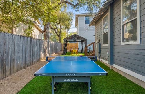 Chestnut House | The Backyard Bliss - 4BR Heated Pool & Ping Pong