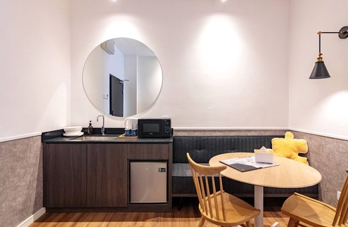 Kampung Simpah Hotel | The Bagan Suite