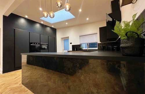 Baglan House | The Baglan Bungalow - Open Plan 85" TV