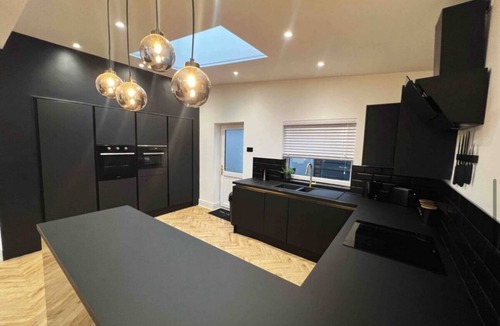 Baglan House | The Baglan Bungalow - Open Plan 85" TV