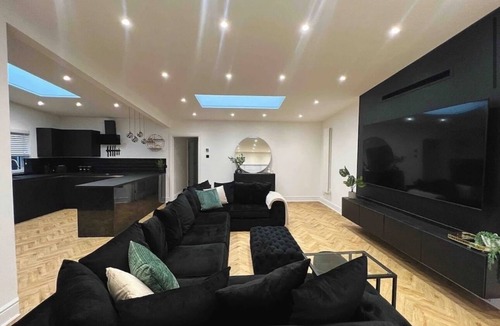 Baglan House | The Baglan Bungalow - Open Plan 85" TV