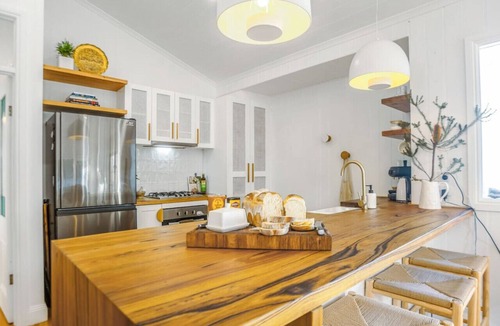 Belmont House | The Bail - Belmont/Pet Friendly