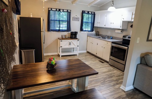 Abbeville Cabin | The BaitHouse - Charming Cabinnn