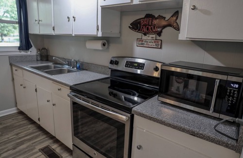 Abbeville Cabin | The BaitHouse - Charming Cabinnn