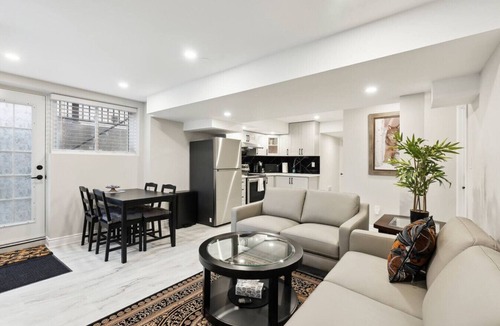 Whitchurch-Stouffville House | The Baker Hill Executive Suite