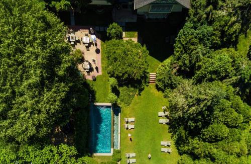Village of East Hampton Bed & Breakfast | The Baker House 1650