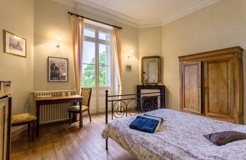 Habas Bed & Breakfast | The “Balcon” Room at Château Habas with Wi-Fi