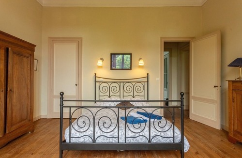 Habas Bed & Breakfast | The “Balcon” Room at Château Habas with Wi-Fi