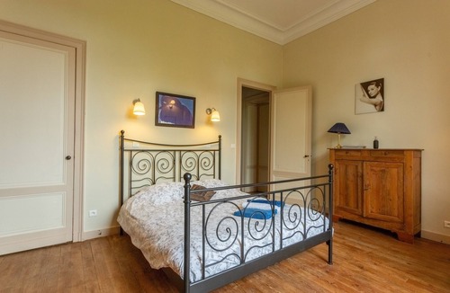 Habas Bed & Breakfast | The “Balcon” Room at Château Habas with Wi-Fi
