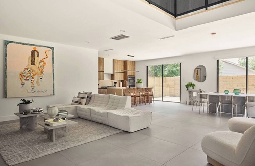 Conroe House | The Balcony Oak: Relax & Unwind