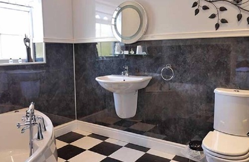 Pont Yates Hotel | The Baltic Inn