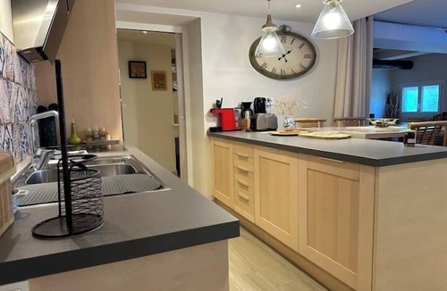 Anduze Apartment | The Bamboo Lodge with its feet in the water