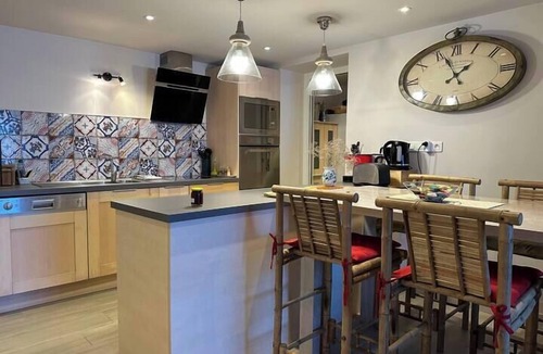 Anduze Apartment | The Bamboo Lodge with its feet in the water