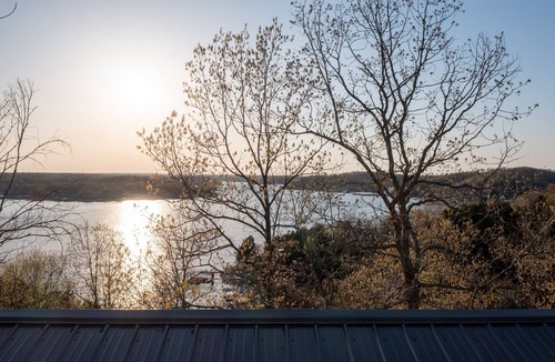 Rocky Mount Cottage | The Bane - Treehouse for two - tiny house with big views
