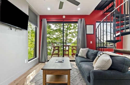 Rocky Mount Cottage | The Bane - Treehouse for two - tiny house with big views