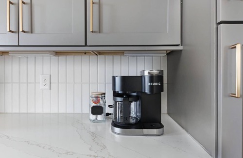 Eighth Avenue House | The Banjo - Huge Rooftop + 1.5 miles to Broadway