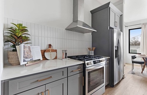 Eighth Avenue House | The Banjo - Huge Rooftop + 1.5 miles to Broadway
