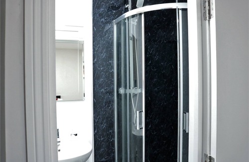 Barking Hotel | The Bank Hotel