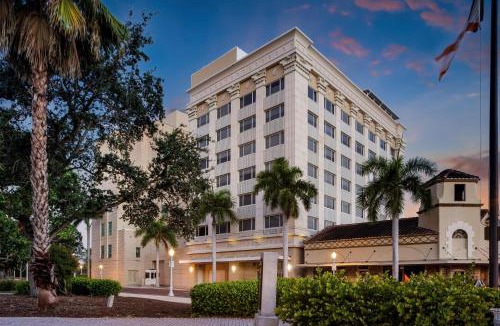 Downtown Historic District Hotel | The Banyan Hotel Fort Myers, Tapestry Collection by Hilton