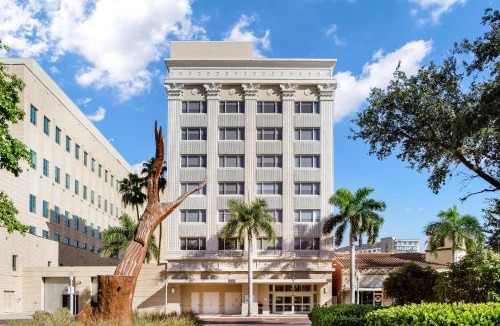 Downtown Historic District Hotel | The Banyan Hotel Fort Myers, Tapestry Collection by Hilton
