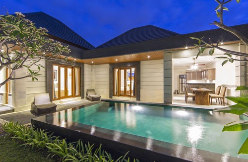Dewi Sri Villa | The Banyumas Suite Villa Legian