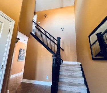 Stratford House | The Bards Roost - 3BR King Ensuite Family Friendly