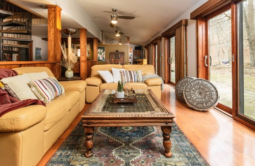 Pomona Cabin | The Barn: A Unique Stay in a Converted Barn on the SI Wine Trail!