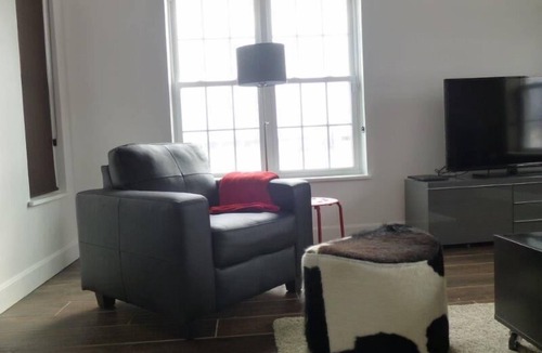 Paris House | The Barn at Deva's Farm: Haute Blue Grass - Chill Retreat in the countryside