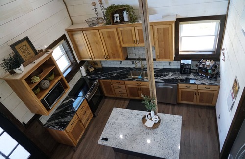 Jasper County House | The Barn at Reed | Hot Tub + Horse Friendly