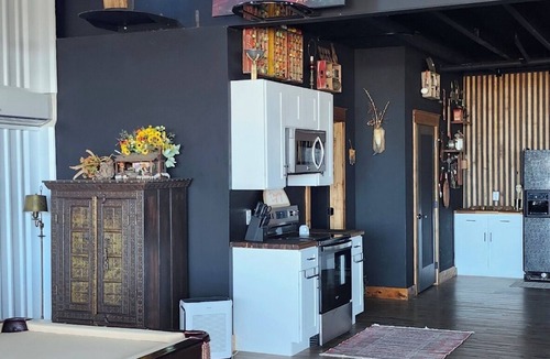 Abilene House | The Barn at Wayward Crossing