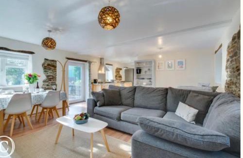 Brazzacott House | The Barn at Well Cottage