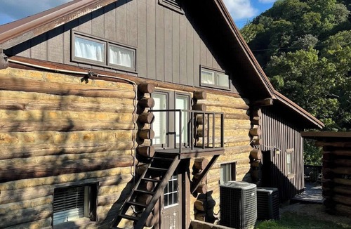 Wendover Apartment | The Barn at Wendover - 4 BR 2 BA