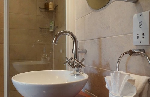 Chiddingstone Hoath Bed & Breakfast | The Barn At Woodview